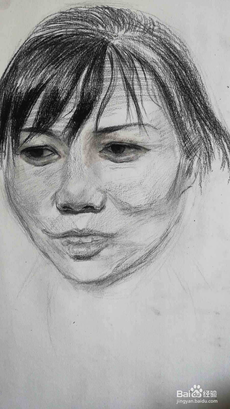 怎么画中年妇女的素描肖像