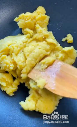 如何制作奶黄包？