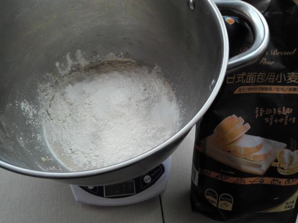 核桃葡萄干小餐包