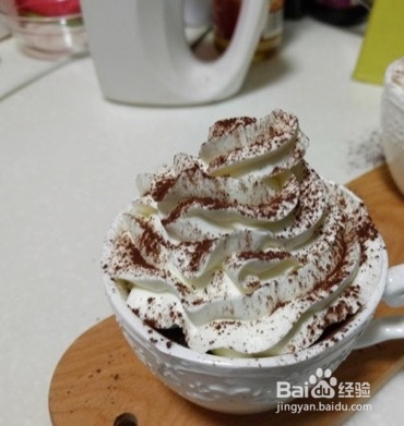 用微波炉做简单巧克力杯子蛋糕的做法