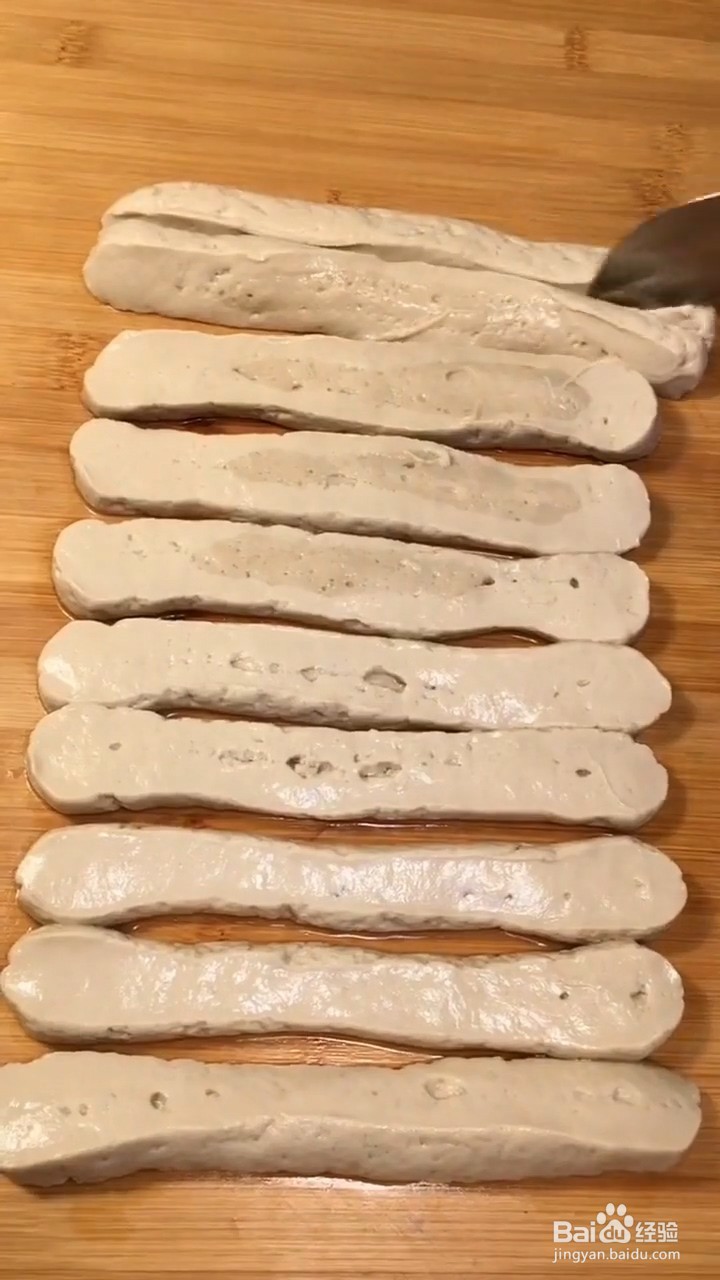 如何制作街边小吃烤面筋