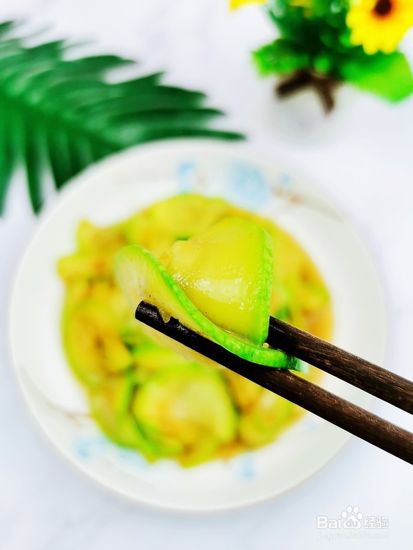 虾米的鲜味配上角瓜：角瓜炒虾米