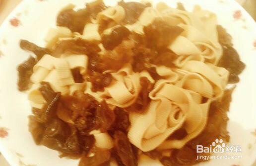 木耳拌豆皮怎么做？