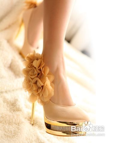 警惕高跟鞋带来的7种疾病