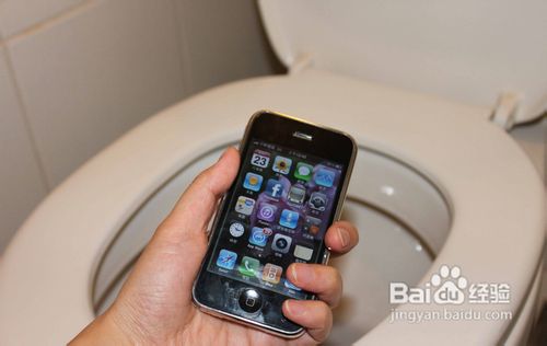 手机掉水里怎么办