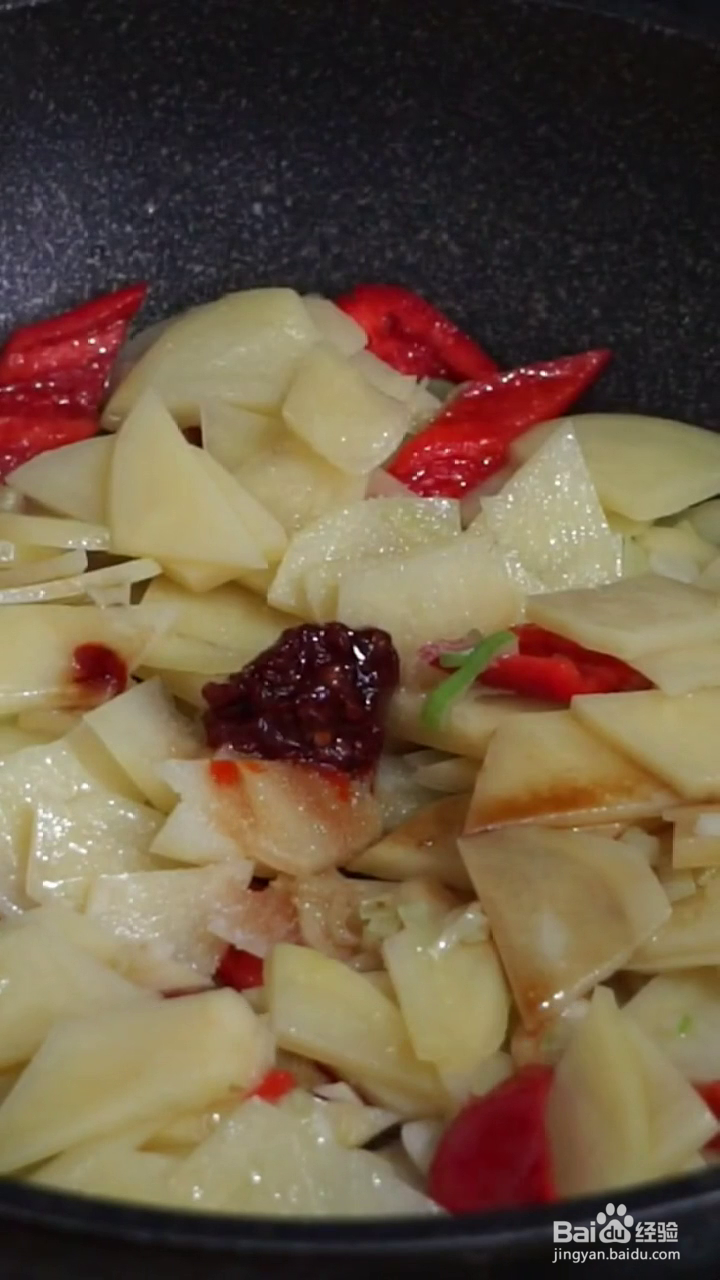 如何制作好吃的香辣土豆片？