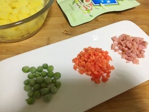 养生食补草莓蛋糕沙拉的做法