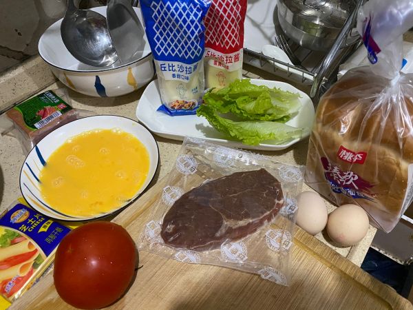 嫩牛肉火腿三明治