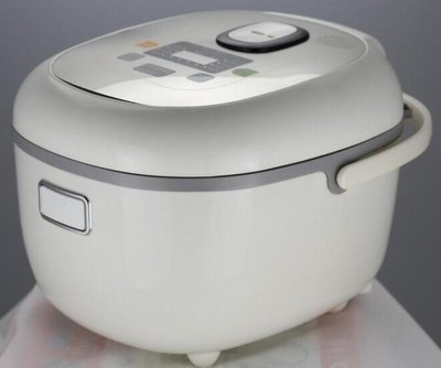 美的电饭煲灯全亮，并滴滴叫。怎么回事