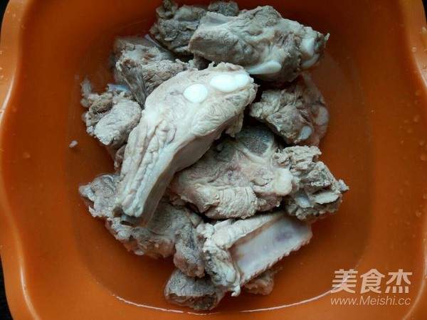 酸菜炖排骨的做法