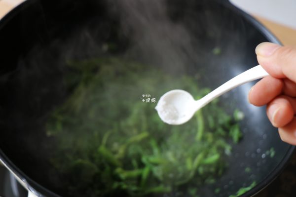 牛肉酱炒南瓜藤
