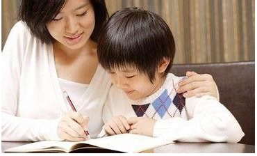 如何积极的运用肢体语言与孩子交流