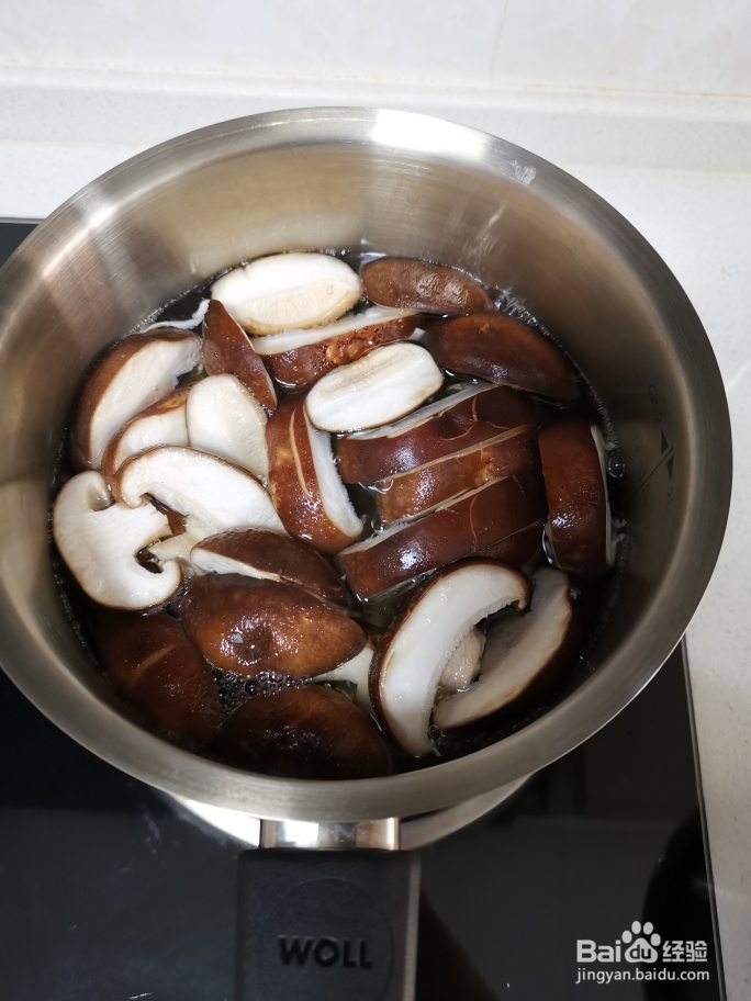 香味浓郁的香菇炒青菜