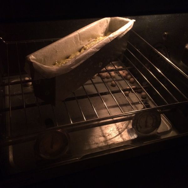 牛油果提子干磅蛋糕