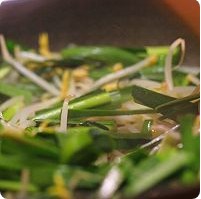韭菜炒绿豆芽