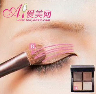 怎样轻松打造最惹人疼爱的水亮无辜大眼妆