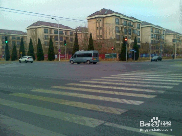 驾驶员要注意斑马线通道安全行行驶