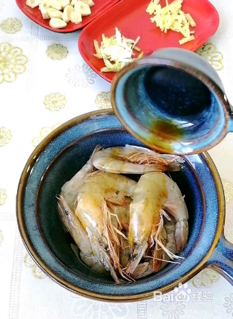 自己做大虾焖土豆