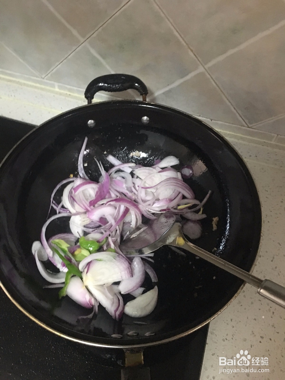 如何制作洋葱炒菜