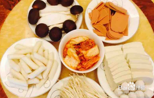 在家就可做的韩国部队火锅