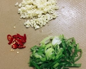 食补佳品白灼秋葵的做法