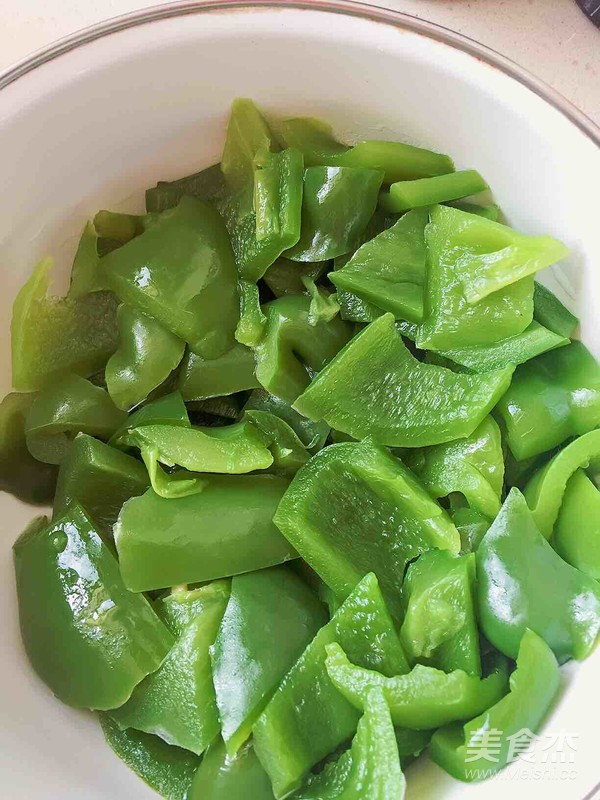 青椒炒腊肠的做法