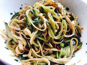 黄瓜拌豆皮的做法