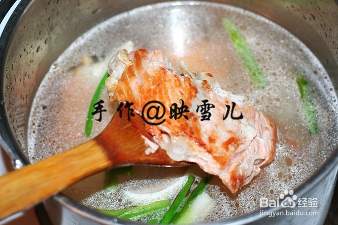 大豆腐怎么做好吃香煎三文鱼骨豆腐汤