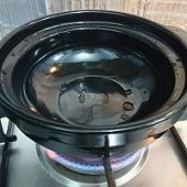 制作海皇蟹黄干捞粉丝煲