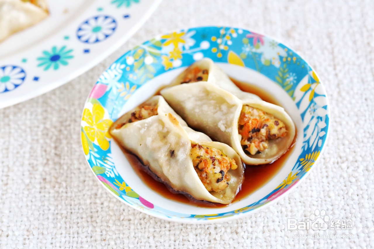 香菇鸡肉锅贴的做法