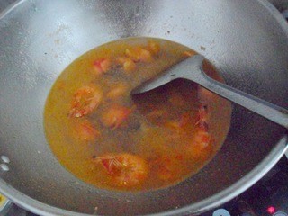 煮公面圣西红柿鸡蛋鲜虾面条