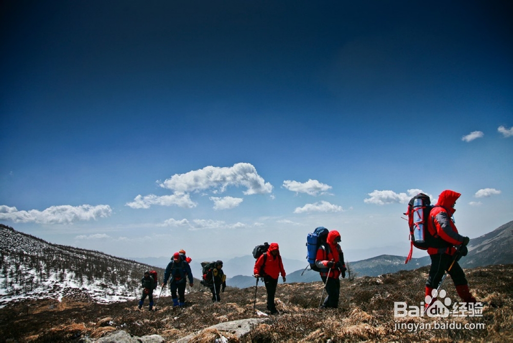 户外徒步登山，应该准备哪些东西呢