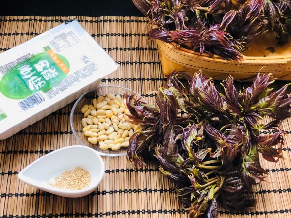 凉拌香椿松子豆腐