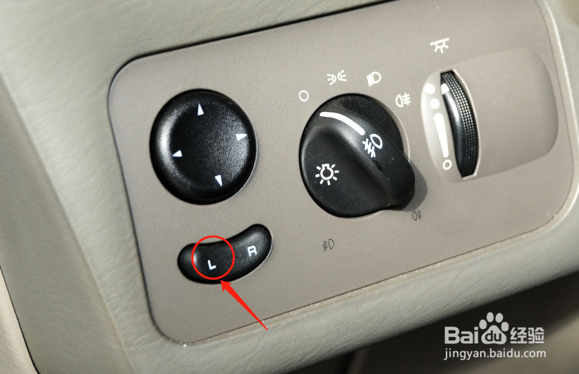 克莱斯勒大捷龙PHEV车辆后视镜调节方法