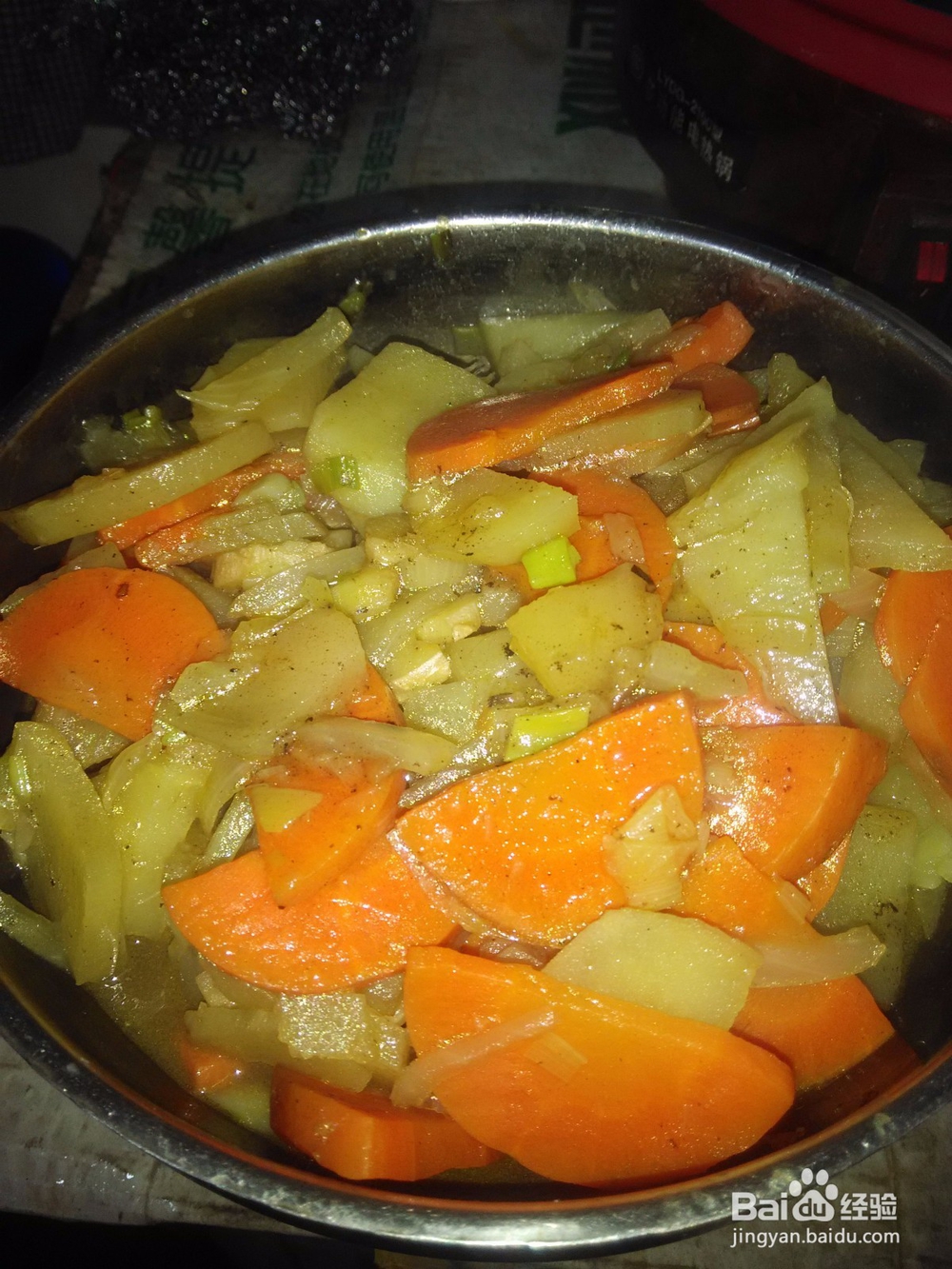 快手菜土豆片炖胡萝卜片