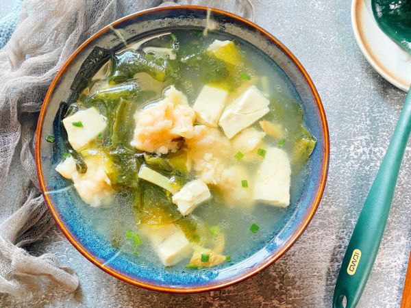 裙带菜虾滑豆腐汤