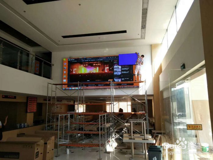 液晶拼接屏安装顺序与液压前维护支架安装步骤