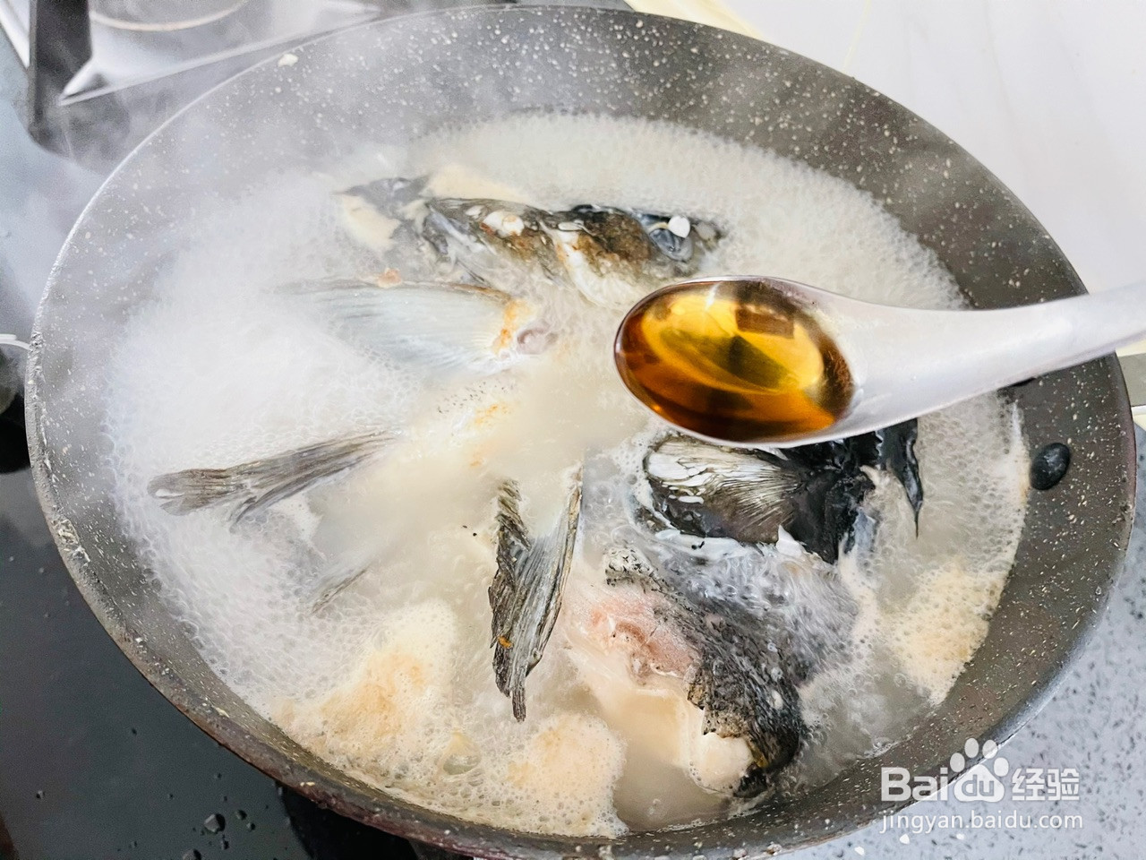 汤鲜味美的鱼头豆腐汤的做法