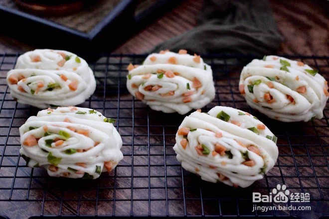 小香葱香肠花卷