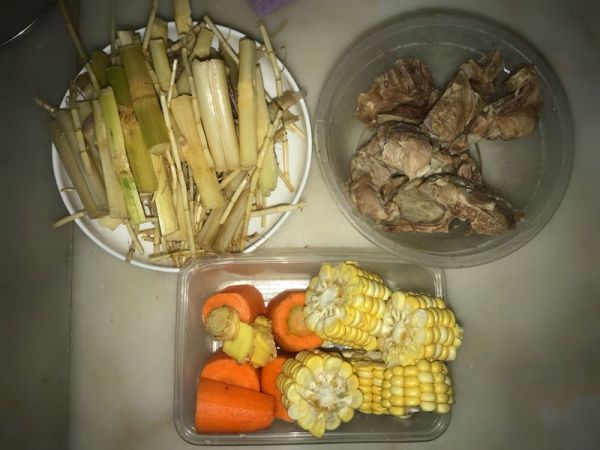 竹蔗茅根猪骨汤