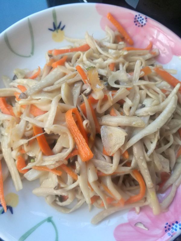 蒜香杏鲍菇胡萝卜丝