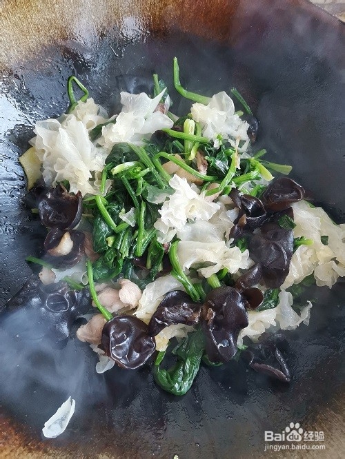 菠菜炖双耳的做法