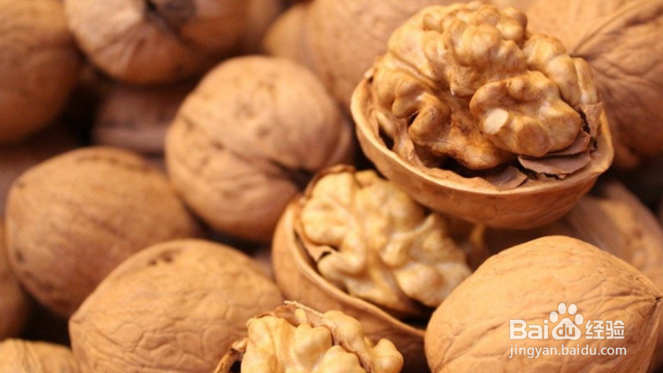 如何快速剥核桃内衣