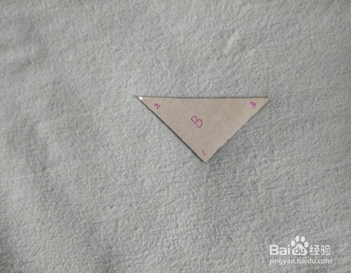 用七巧板怎样拼一只天上的风筝？