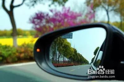 预防以下几种开车会导致车辆经常相互擦碰的行为