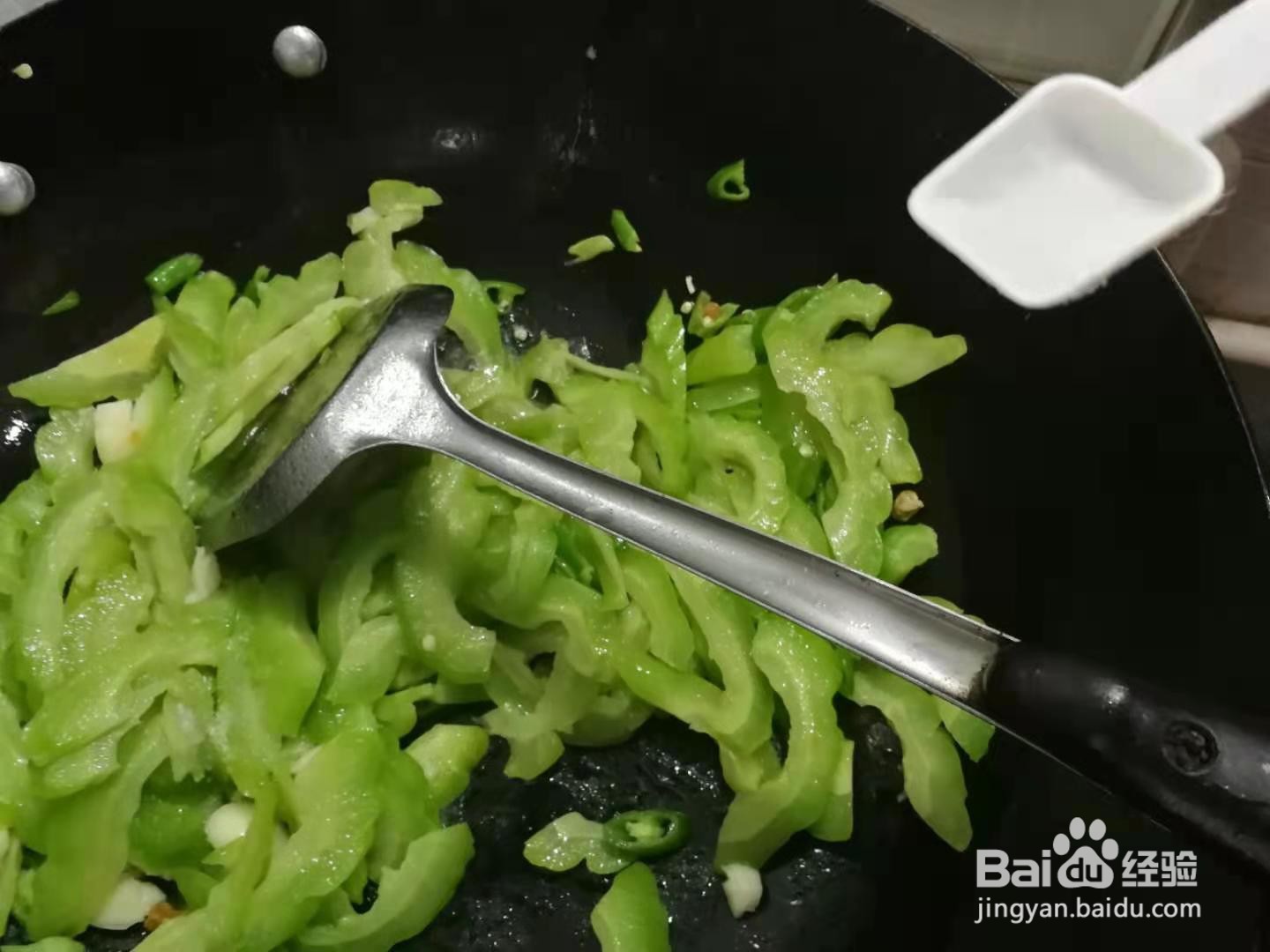 如何制作素炒苦瓜