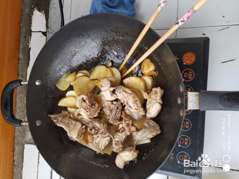 如何做土豆炖鸡块