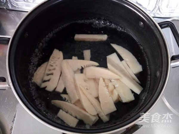 竹笋焖猪肉的做法