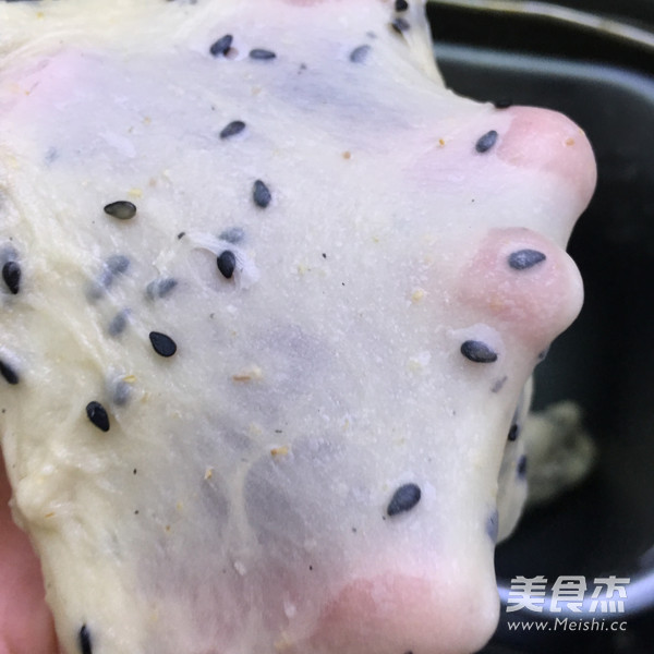 椰香黑芝麻面包