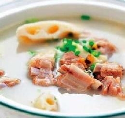 唯美排骨莲藕汤